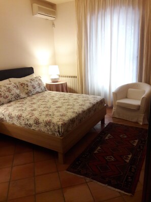 3 chambres, fer et planche à repasser, Wi-Fi, draps fournis