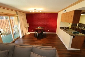 Televisión, chimenea y tenis de mesa 