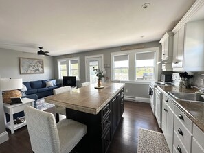 Private kitchen - River Front Property With Water View, Minutes To Brackley & Screened In Dining (Oyster Bed)