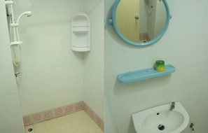 Shower, free toiletries, towels