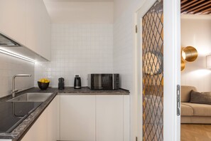 Kühlschrank, Ofen, Herdplatte, Geschirrspüler