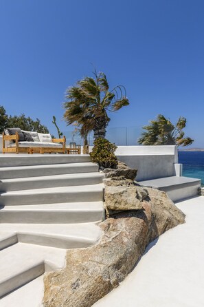 المنطقة المحيطة بالمنشأة