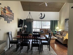 TV, DVD player - 🌄Resort Vacations at Fairfield Glade TN 2 bdr/2 ba Golf Villa within walking distant to amenities (Fairfield Glade)