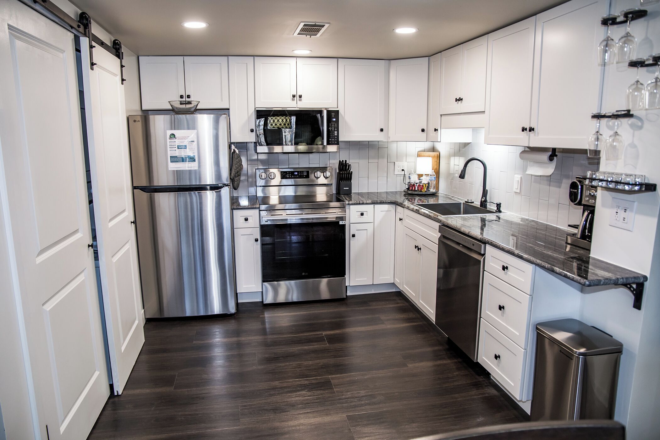 Refrigerador, microondas, horno, placa de cocina