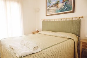 3 bedrooms, iron/ironing board, WiFi, bed sheets - Stunning luxury villa with private garden 300mt from the beach (domus de maria - loc. Chia)