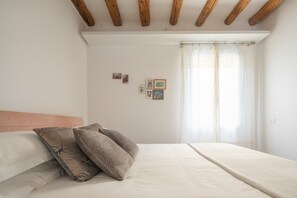 1 chambre, fer et planche Ă repasser, Wi-Fi gratuit, draps fournis