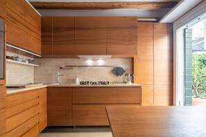 Frigorifero, microonde, forno, lavastoviglie