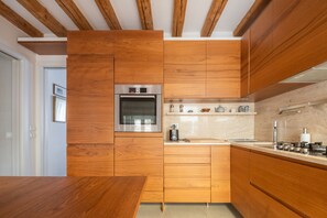 Kühlschrank, Mikrowelle, Ofen, Geschirrspüler