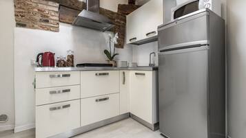 Fridge, microwave, coffee/tea maker, electric kettle