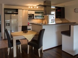 Appartement, 1 chambre, balcon (Bergspitze) | Restauration dans la chambre