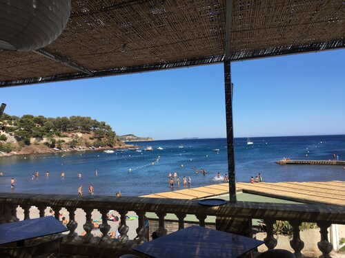 Peaceful charming paradise, beach at 70m, private swimming pool,  plancha