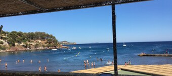 Peaceful charming paradise, beach at 70m, private swimming pool,  plancha