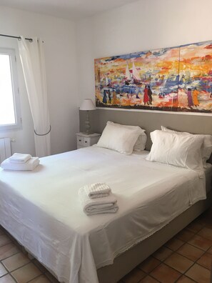 2 habitaciones, escritorio, tabla de planchar con plancha y wifi gratis 