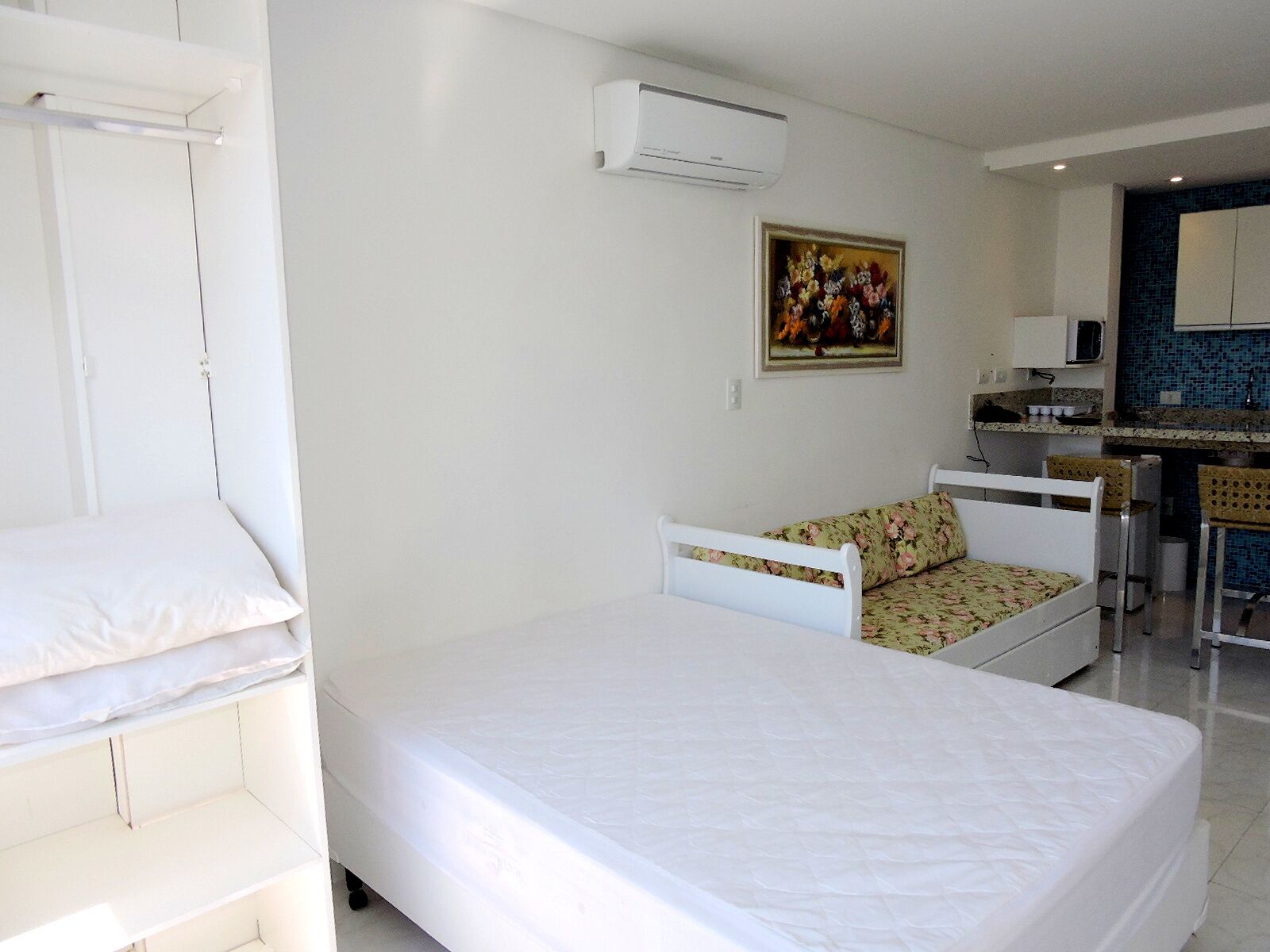 Kitnet with air conditioning in Guaruja