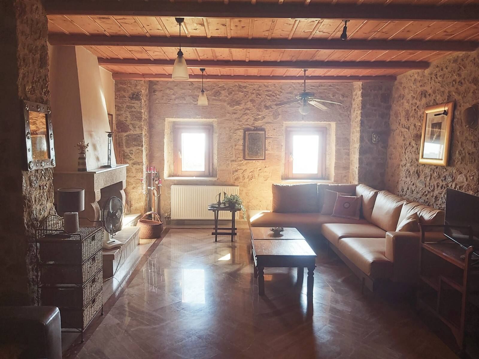 Smart TV, fireplace, books, music library