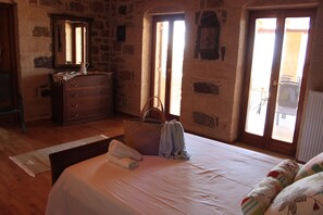 3 bedrooms, iron/ironing board, travel crib, free WiFi