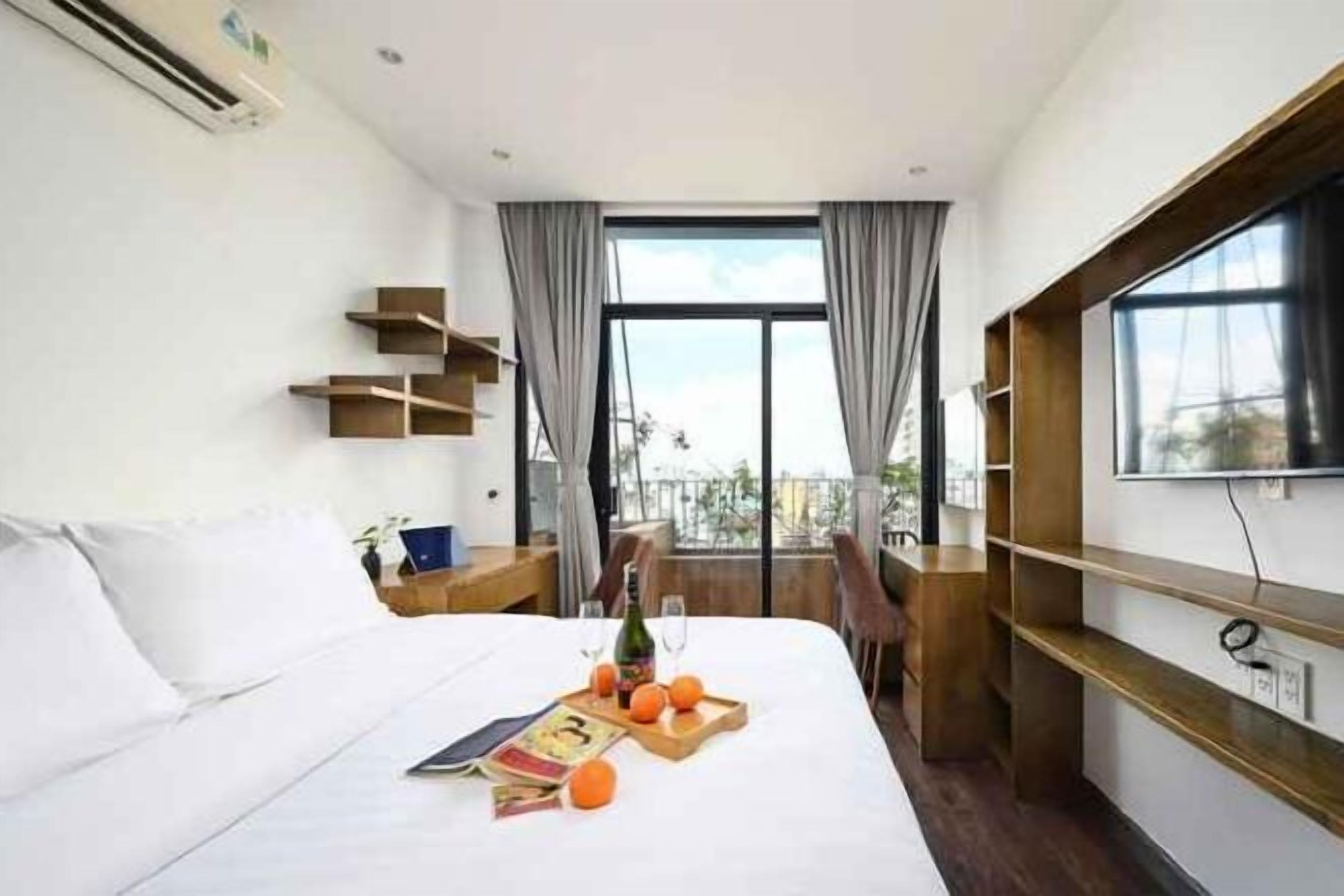 1 quarto, cofres nos quartos, escrivaninha