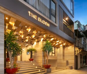 Front of property - The Bloom Pham Viet Chanh - Modern Living Space in Saigon - A Top Choice for Western Travelers (Ho Chi Minh City)