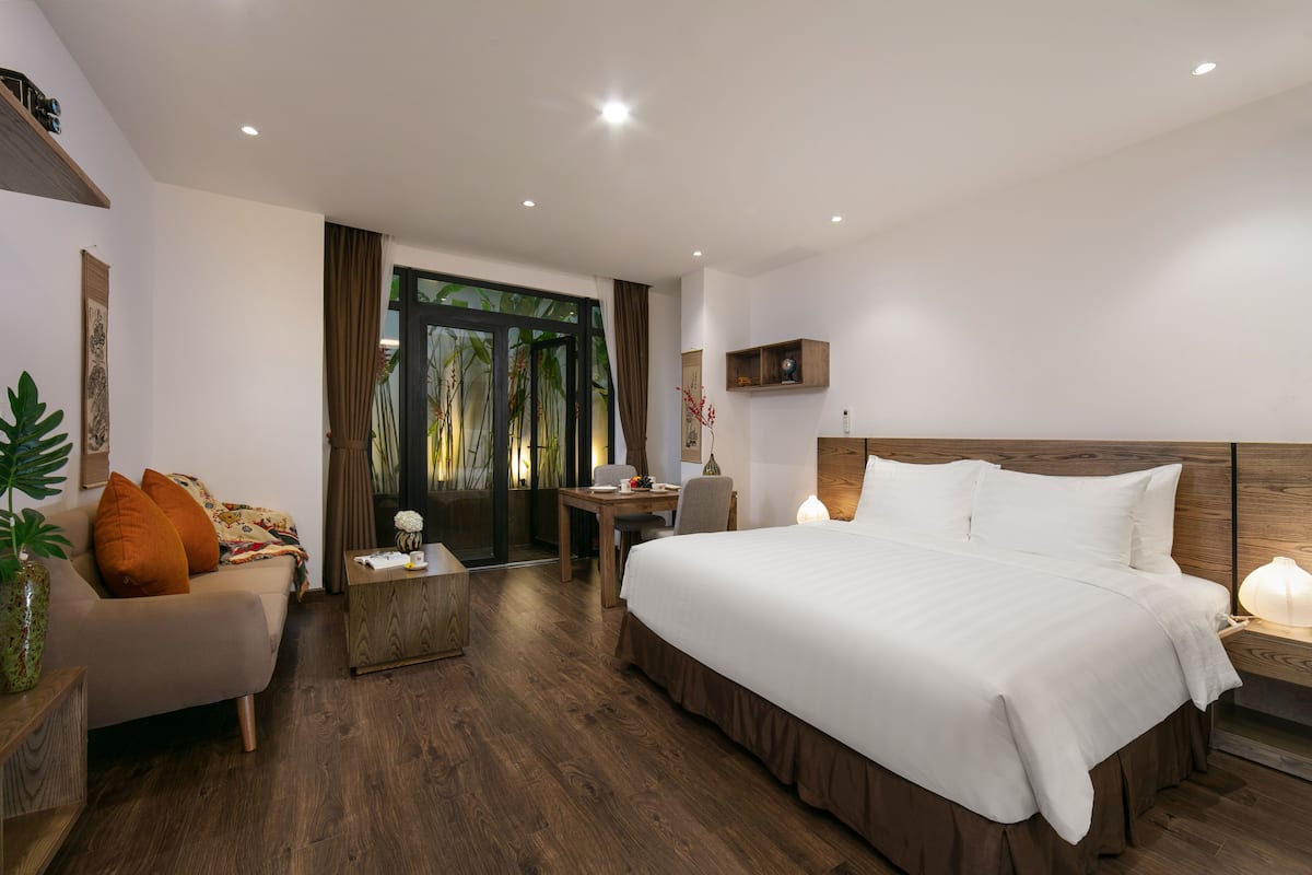1 habitación, caja de seguridad en la habitación y escritorio