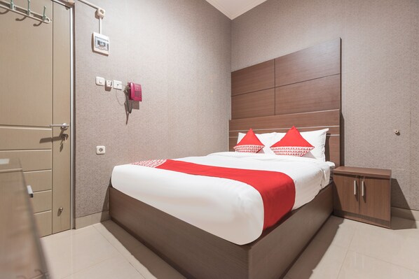 Desk, free WiFi - OYO 383 Env Residence (Jakarta)