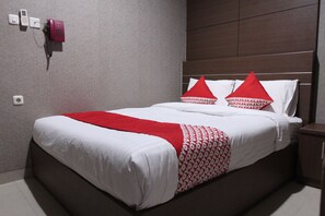 Desk, free WiFi - OYO 383 Env Residence (Jakarta)