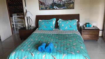 5 habitaciones, tabla de planchar con plancha, wifi y ropa de cama