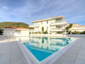 Piscine, Propriété, Nuage, Immobilier, Zone Résidentielle, Maison, Recours, Bleu Azur, Domicile, Villa