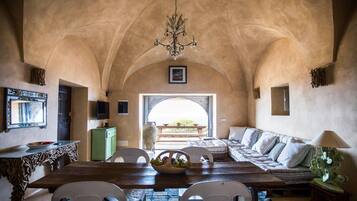 TV, fireplace, offices