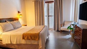 4 bedrooms, desk, iron/ironing board, WiFi (free)