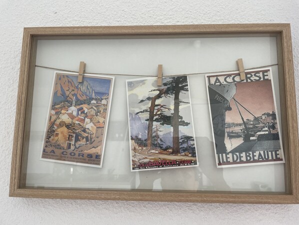 A framed display with three vintage postcards. - Mini-villa at the summit of Bonifacio with a heated pool (Bonifacio)