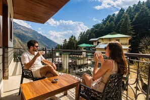 Dalai Luxury Suite | Balcony - WOW STAYZ2 Hotel The Lodge  (Dharamshala)