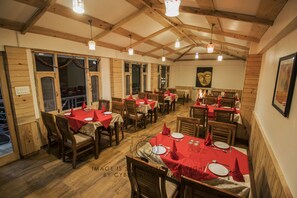 Restaurant - WOW STAYZ2 Hotel The Lodge  (Dharamshala)