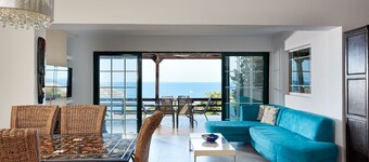 Luxurious Villa in Apostolata 5★ resort, 3BR, sea views, free parking!