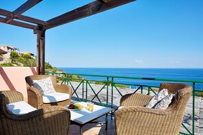 Property grounds - Luxurious Villa in Apostolata 5★ resort, 3BR, sea views, free parking! (Skala)