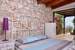 3 bedrooms, in-room safe, iron/ironing board, WiFi