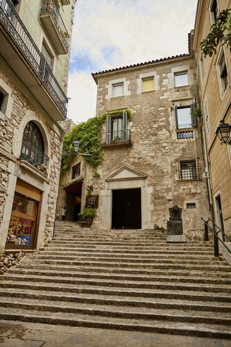 Amazing duplex near the cathedral in the heart to Girona