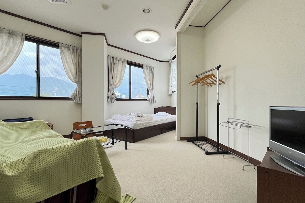 WiFi (free), bed sheets
