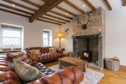 Blackberry Cottage with Log Burner