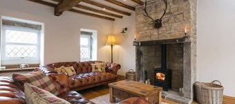 Blackberry Cottage with Log Burner