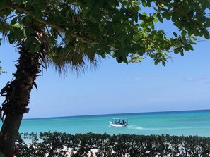 Am Strand, Liegestühle, Strandtücher