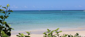 Baywatch - seaside villa, modern, spectacular location & garden, pool, cook