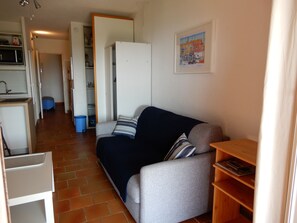 TV - Apartments: 2 cabin rooms on the ground floor for 2/6 people (Le Lavandou)