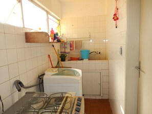 Micro-ondes, four, plaque de cuisson, cafetière/bouilloire