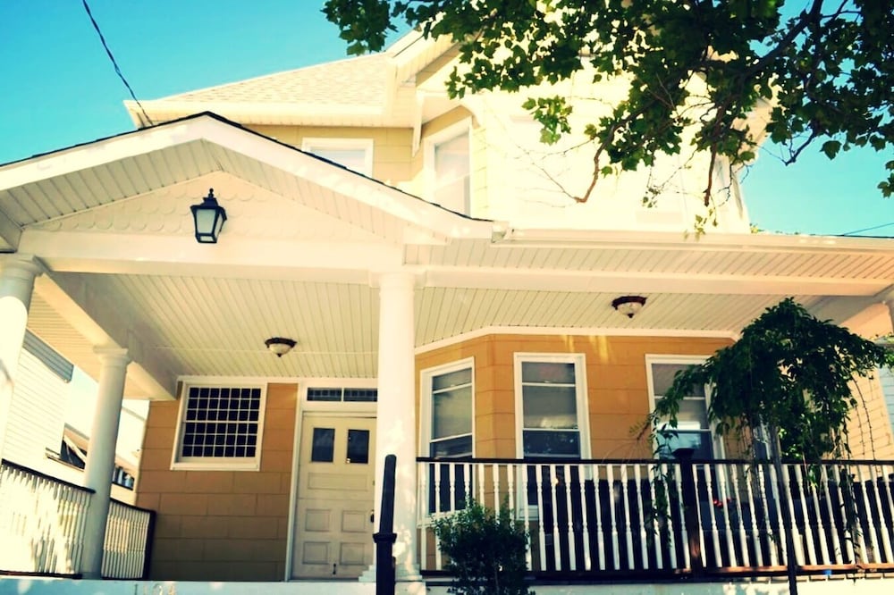 5min Walk to Asbury Park Beach! 4BR 2BA with Parking!