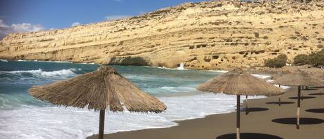 Plage à proximité, chaises longues