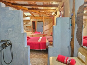 2 slaapkamers, een strijkplank/strijkijzer, gratis wifi, beddengoed