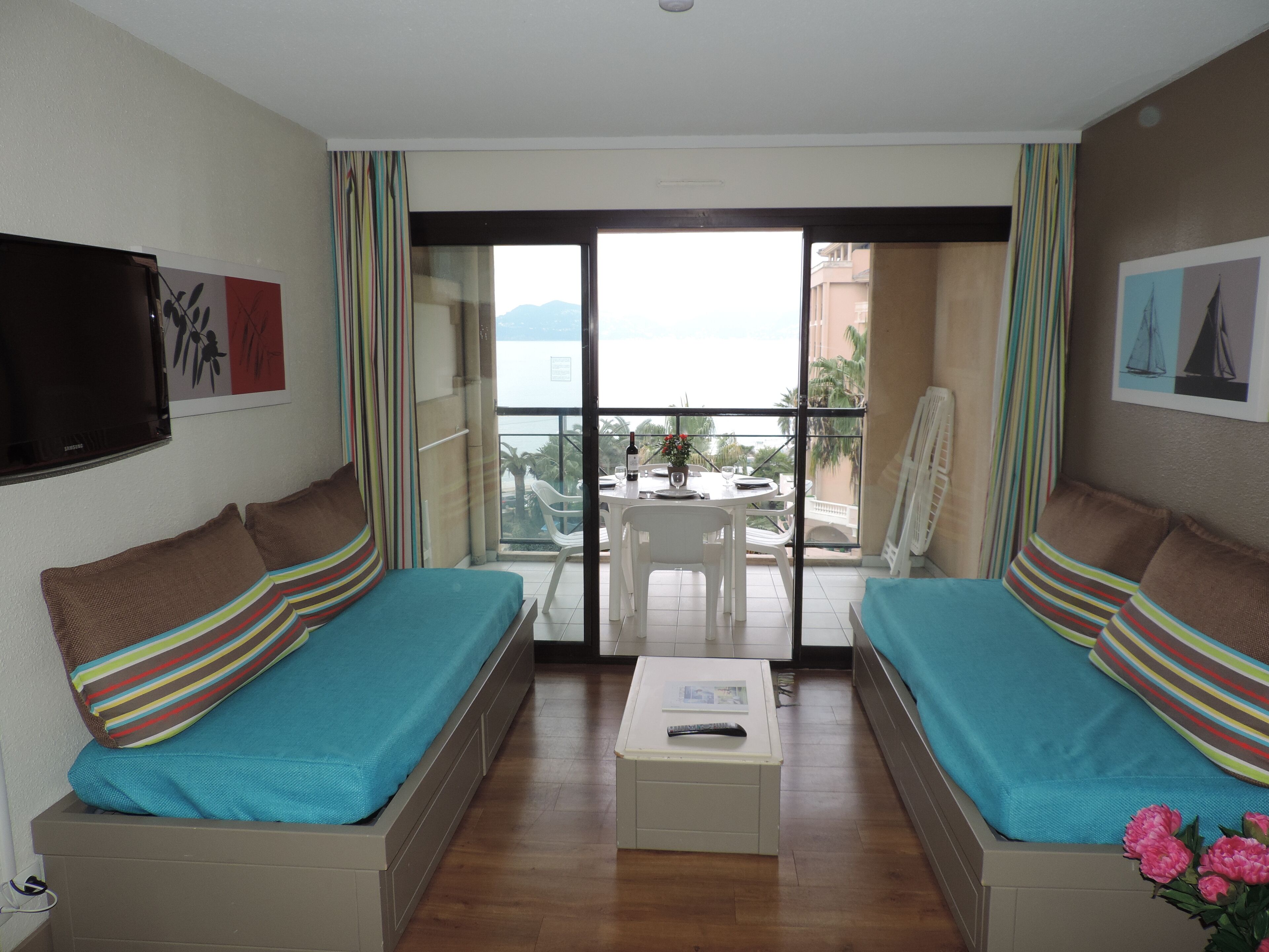 #Cannes Front Beach Pools 2/3 Rooms