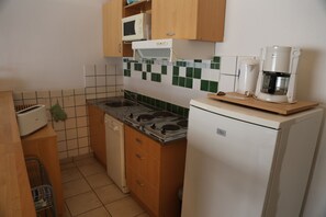 Fridge, microwave, stovetop, dishwasher