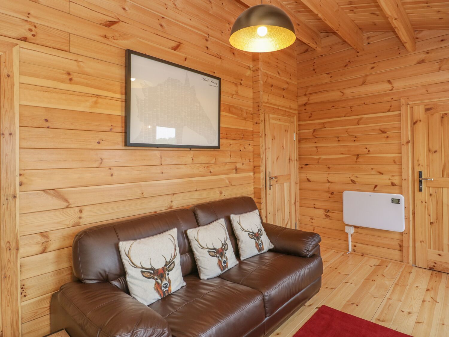 SUNNYSIDE LODGE, pet friendly, with a garden in Crewkerne