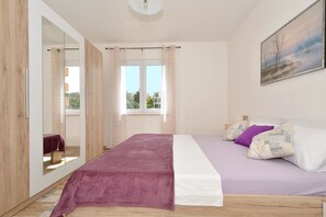 3 Schlafzimmer, Bügeleisen/Bügelbrett, Reisekinderbett, WLAN